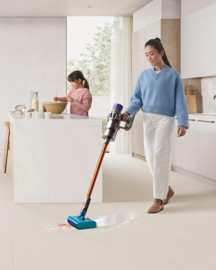 Dyson Cyclone V10 Submarine™ kabelloser Nass‑ und Trockensauger – 150 Air Watt, 60 Min Laufzeit, Hart- und Teppichboden, Kombi-Zubehör